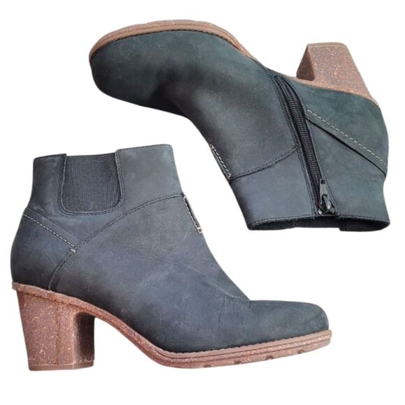 Clarks Shoes - Clarks Black Leather Zip Up Ankle Boots Size 9